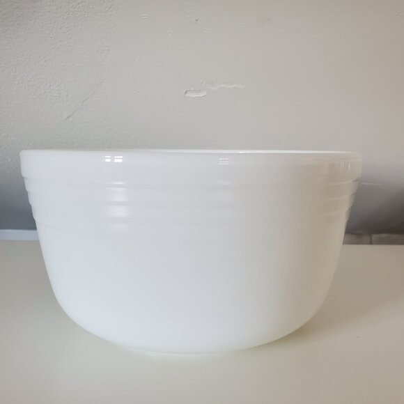 Vintage Pyrex 3 Qt Mixing Bowl-White Milk Glass - Picture 4 of 4